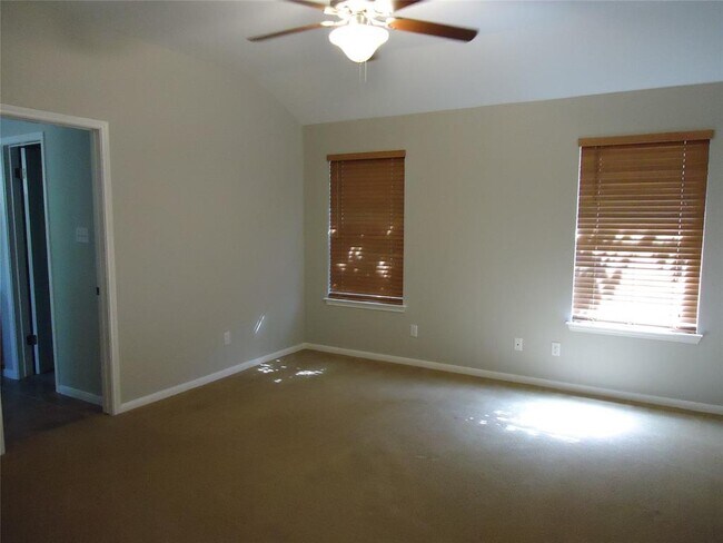Building Photo - 1404 Peachtree Valley Dr