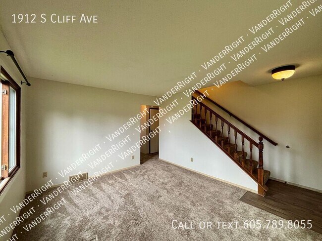 Building Photo - 1912 S Cliff Ave