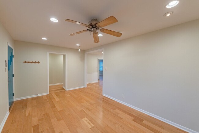 Building Photo - Charming 3/1 Located in Crestview.