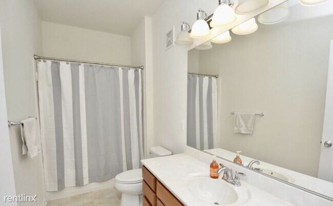 Building Photo - 3 br, 2.5 bath Condo - 43841 Kingston Stat...