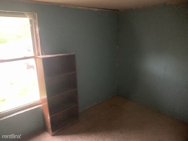 Building Photo - 2 br, 1 bath House - 506 Station St.