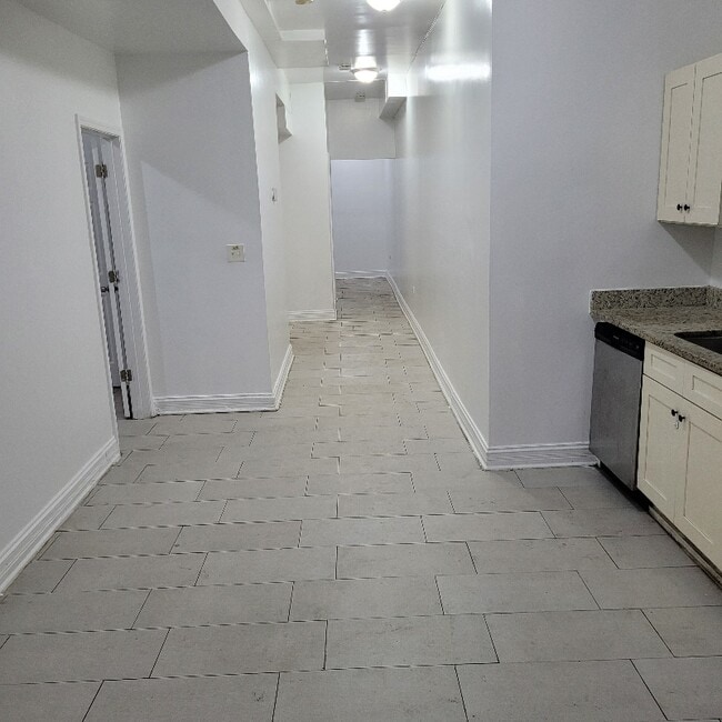 Foto del edificio - 6751 S Clyde Ave