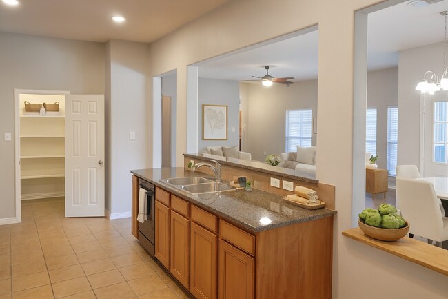 Foto del edificio - 7656 Lancaster Gate