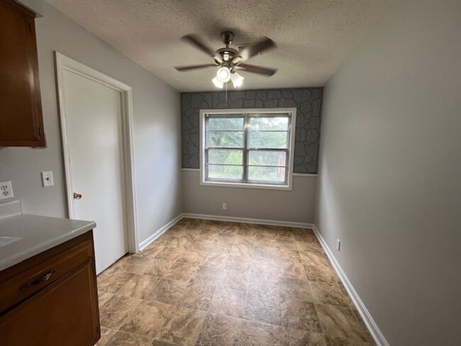 Building Photo - Renovated 3 Bedroom 1.5 Bath Home for Rent!