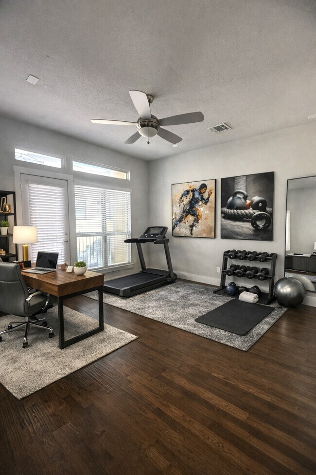 Espacio para estudiar y hacer ejercicio - 1310 Rancho Mirage Dr