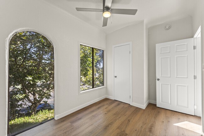 Foto del edificio - 5391 Huntington Dr N