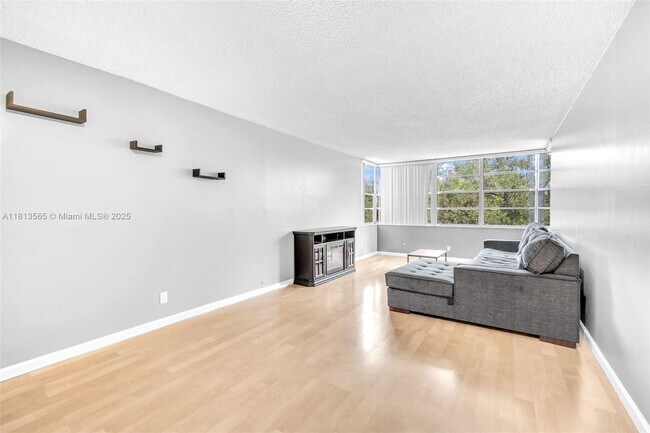 Building Photo - 6500 Cypress Rd