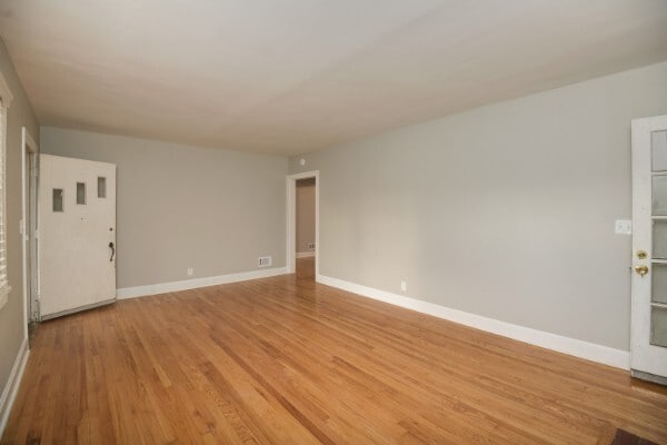 New paint, refininshed floors, move in ready - 3504 Belmont Blvd