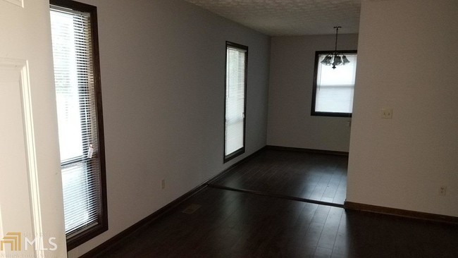 Building Photo - 1160 Jill Ln SW