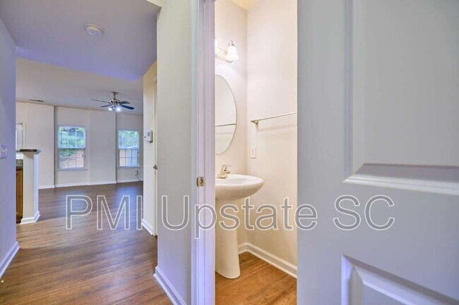 Foto del edificio - 457 Woodbark Ct