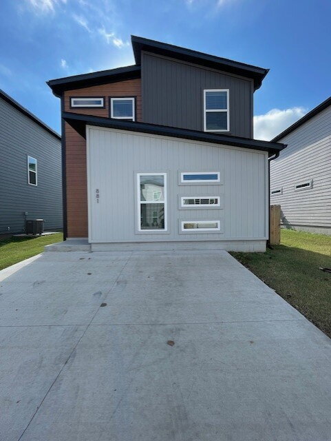 Building Photo - 881 Massachusetts Ave