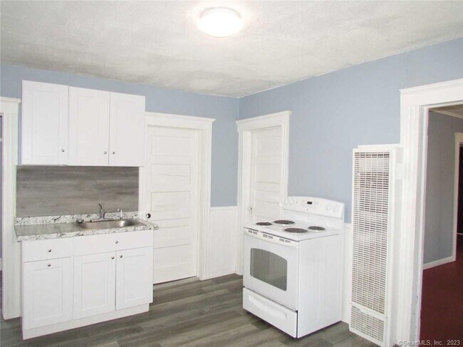 Building Photo - 93 E Elm St