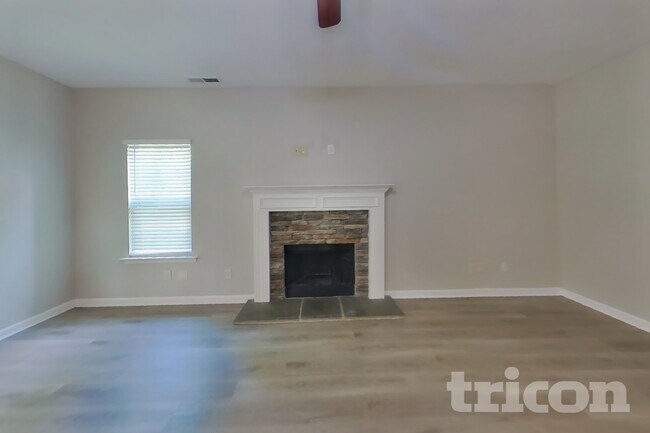 Foto del edificio - 155 Hickory Hills Dr