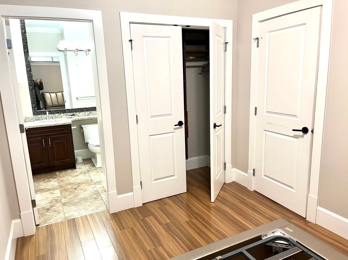 Building Photo - 1553 W 61st Ave