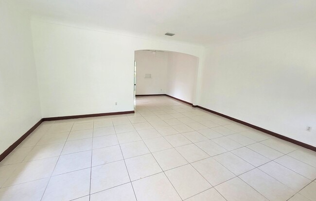 Building Photo - 1429 NE 147th St