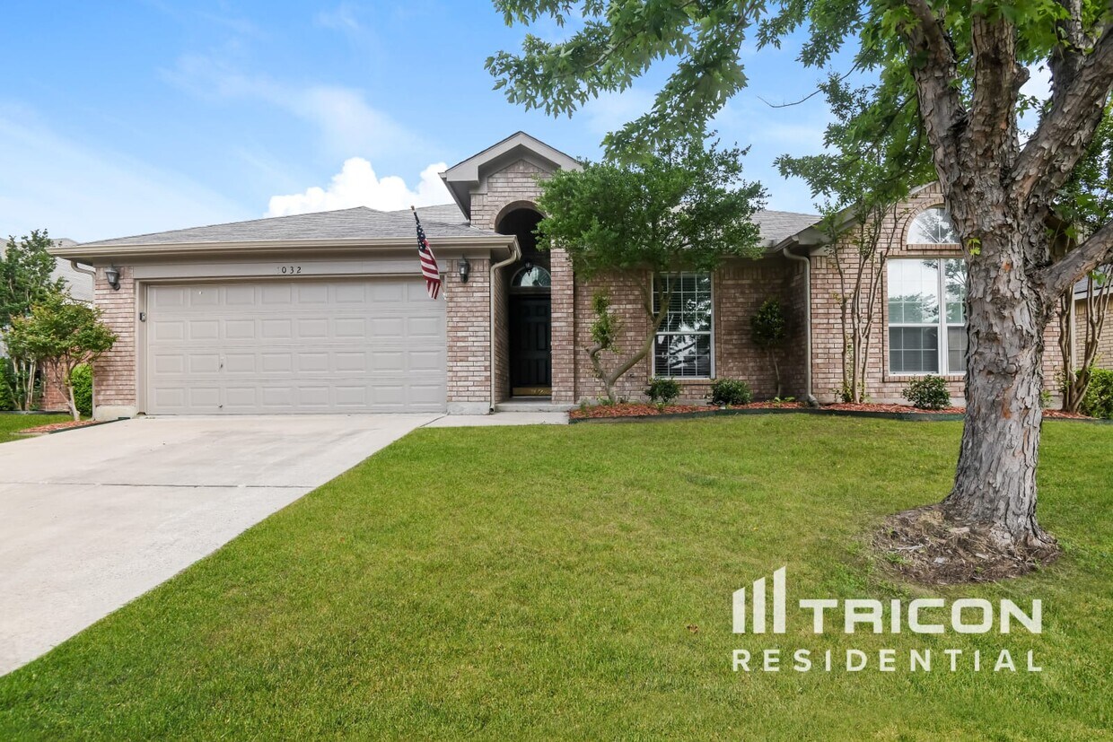 Foto principal - 1032 Cedar Ridge Lane Burleson TX