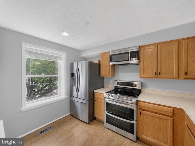Foto del edificio - 7648 Fairbanks Ct