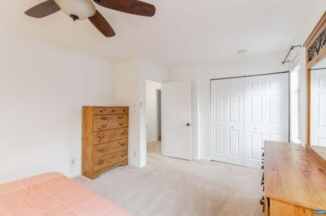 Foto del edificio - 3BR End-Unit Townhome with Outdoor Oasis –...