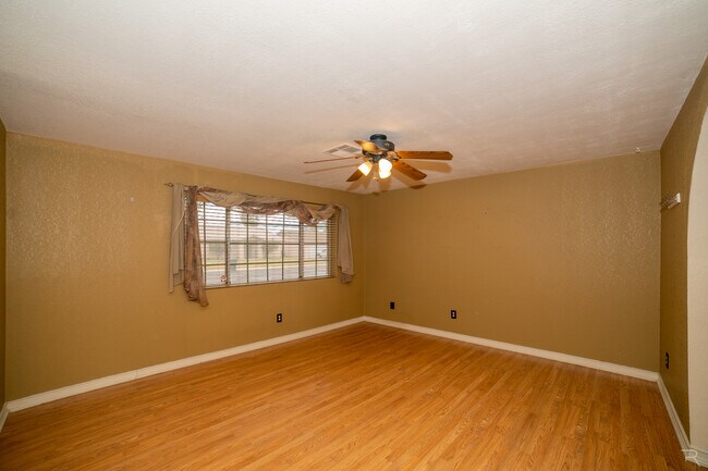 Building Photo - 2551 S 31st Dr
