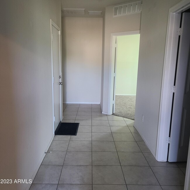 Foto del edificio - 3703 N 298th Dr