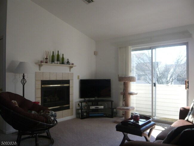 Building Photo - 62 High Pond Ln