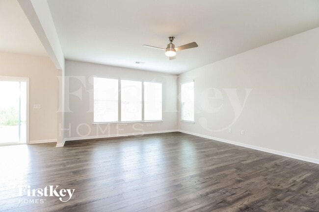 Foto del edificio - 621 Goldburn Wy