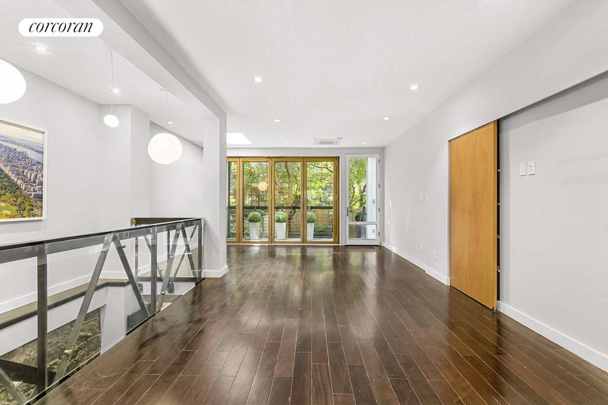 Foto principal - 448 W 25th St