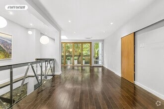 Building Photo - 448 W 25th St