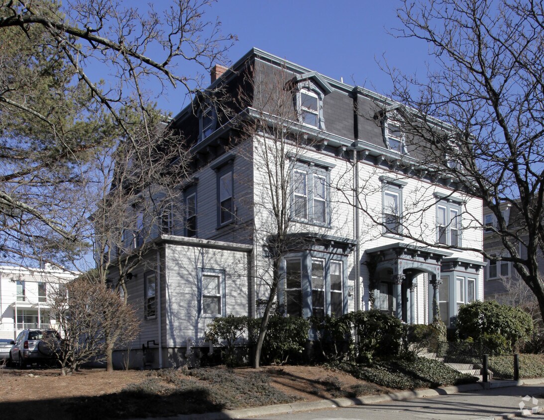Building Photo - 124 Waterman St