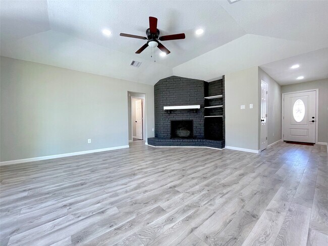 Building Photo - 10015 Old Towne Ln
