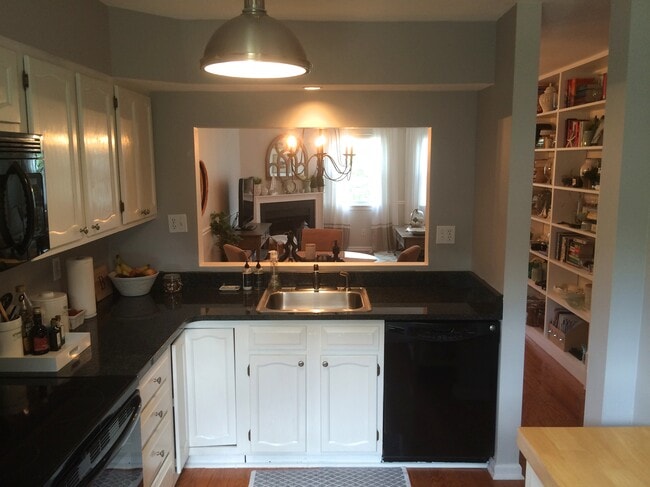 Building Photo - 1621 S Barton St