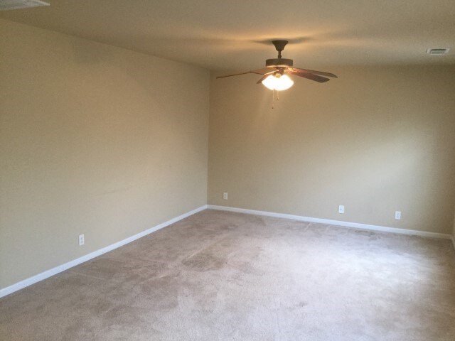 Foto del edificio - 2128 Branch Oak Trl