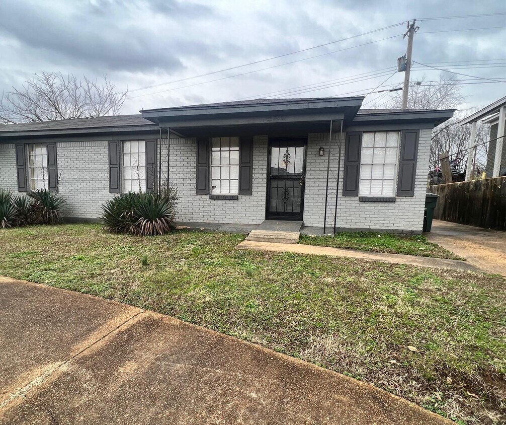Primary Photo - 3667 Hillbrook Rd