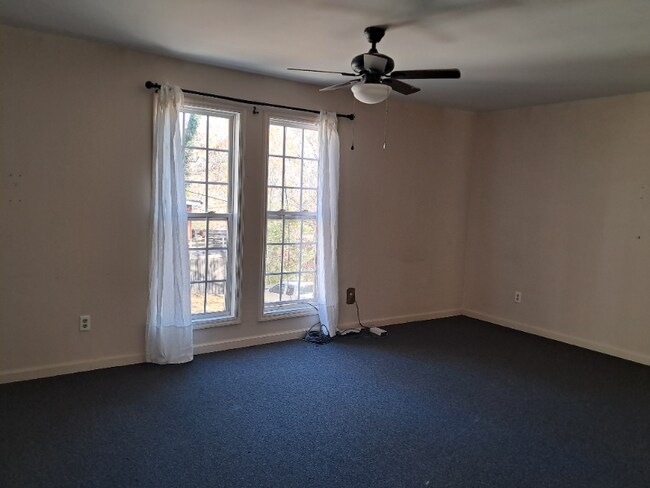 Foto del edificio - 6312 Lake Rd