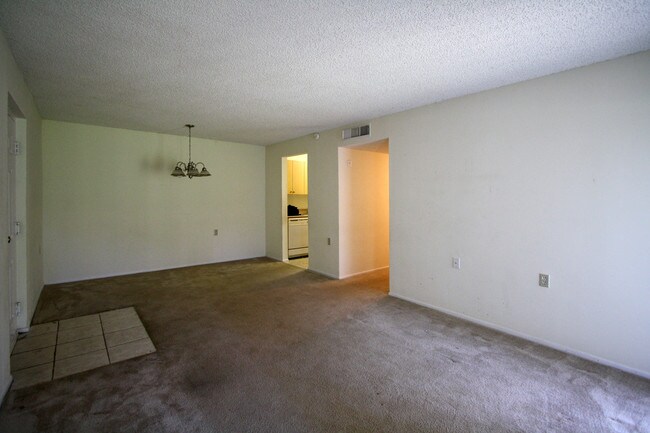 Foto del edificio - 1186 Lake Terry Dr