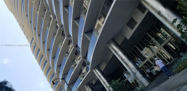 Foto del edificio - 488 NE 18th St