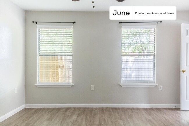 Foto del edificio - Room in Shared 3 bed/2 bath home