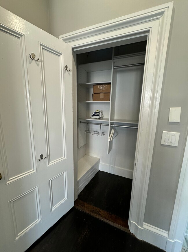 Building Photo - 265 Beacon St