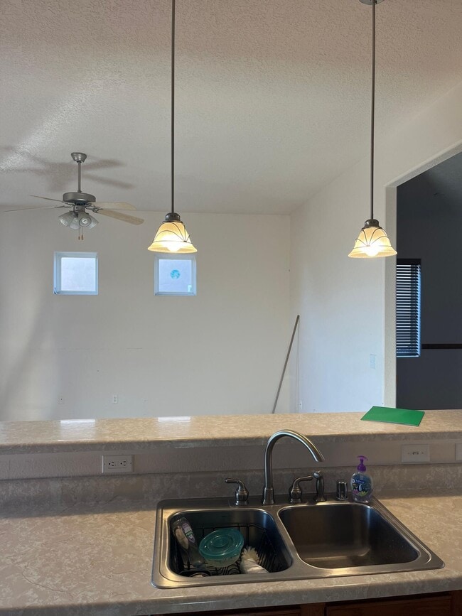 Building Photo - 1504 Reynosa Loop SE