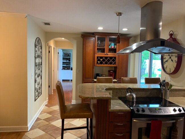 Building Photo - 16204 Parkside Dr