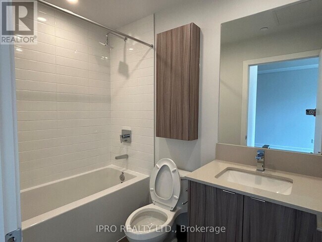 Photo du bâtiment - 4130-4130 Parkside Village Dr