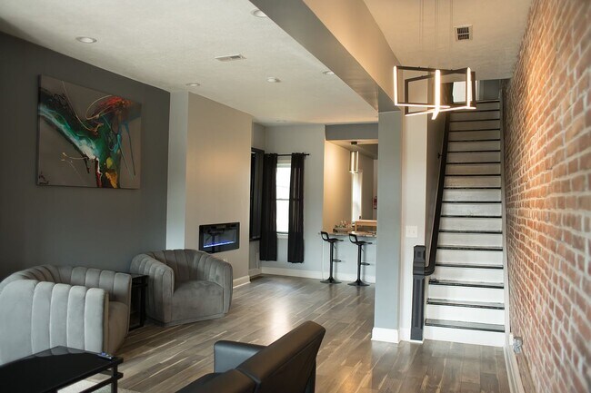 Building Photo - 1622 Chateau St