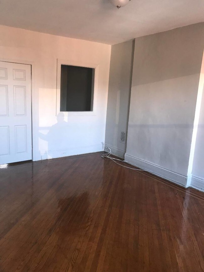 Building Photo - 218 Van Buren St