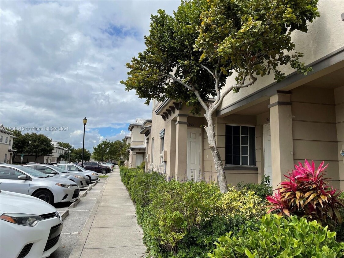 Photo - 1966 Freeport Ln