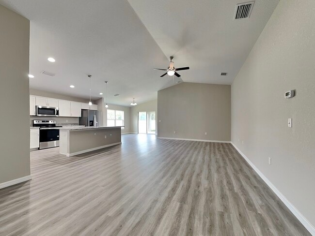 Building Photo - 16220 SE 104th Ter