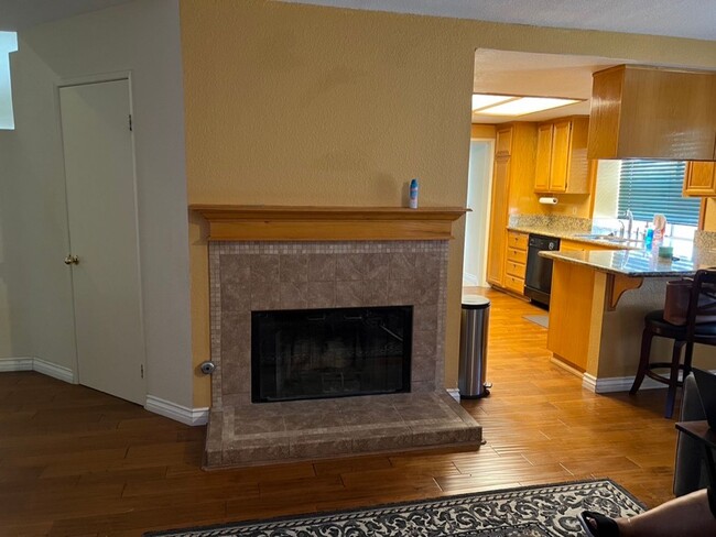 Building Photo - Nice 2 Story Family Home