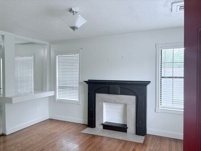 Building Photo - Vintage Charm Meets Downtown Convenience!