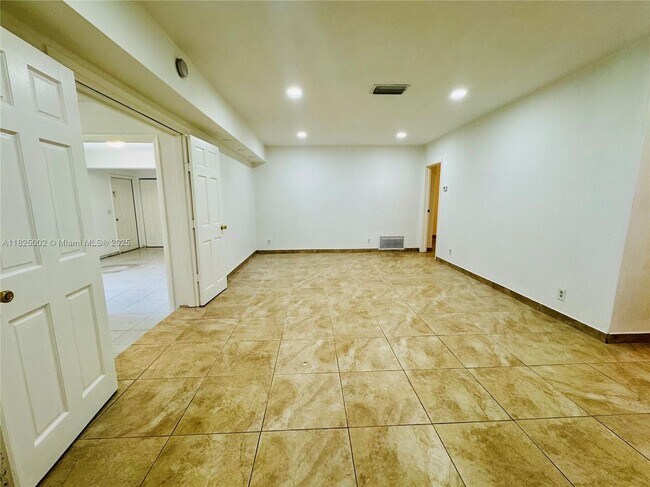 Foto del edificio - 717 NE 10th Ave