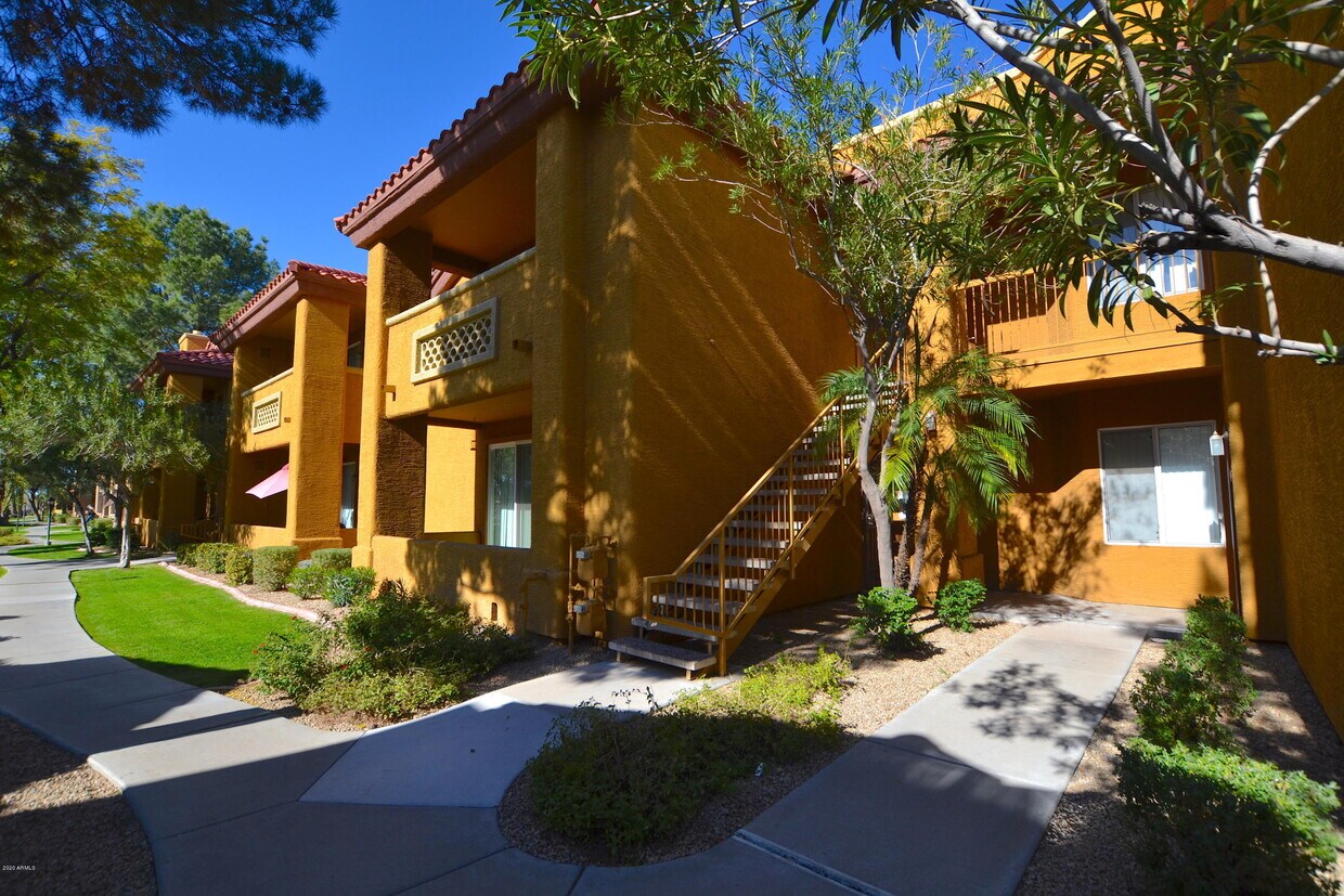 Primary Photo - 2929 W Yorkshire Dr