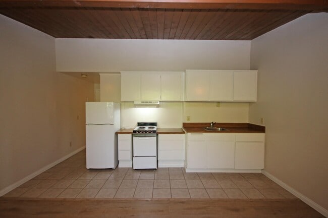 Building Photo - 222 S Oak Knoll Ave
